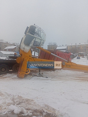 В Иванове на стройплощадке под нагрузкой разломился автокран